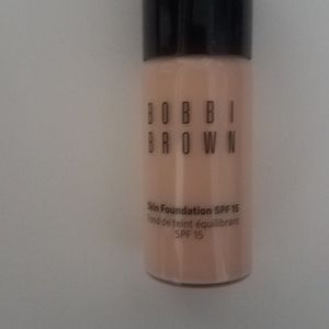 Bobbi Brown Skin Foundation SPF 15